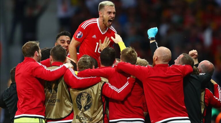 Wales merayakan mengalahkan Belgia